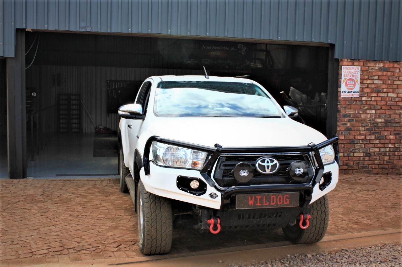 hunter-type-front-bumper-hilux-roccodakar-color-matched-with-nudge
